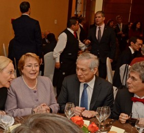 Benita Ferrero-Waldner, la Presidenta Michelle Bachelet, el Canciller Heraldo Muñoz y el Embajador Rafael Dochao