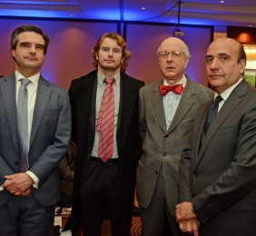 Embajador Robles Fraga, el Consejero Comercial Rafael Coloma  junto a dos representantes de Acciona