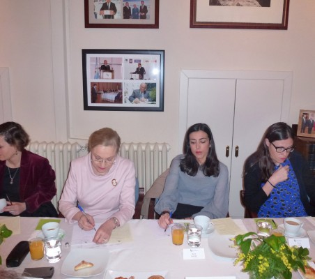 Natalia Moreno, Benita Ferrero-Waldner, María Lahore, y Laura Oroz