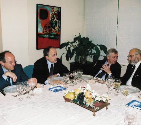 Miguel Ángel Ordoñez, Óscar Fanjul, Tristan Garel-Jones y  Joseph E. Stiglitz
