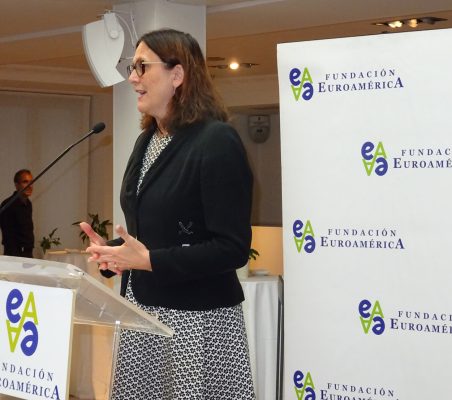 Cecilia Malmström, Comisaria Europea de Comercio, interviene durante el almuerzo-coloquio