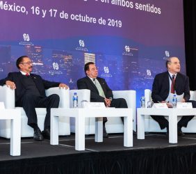 Subsecretario Cedric Iván Escalante, Max Zurita y Alberto Bello durante la sesión