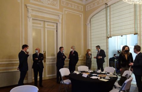 Algunos de los asistentes al Desayuno Coloquio con el Embajador de Francia