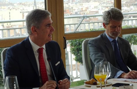 Embajador Orlando Leite Ribeiro durante su intervención, acompañado de José Ignacio Salafranca