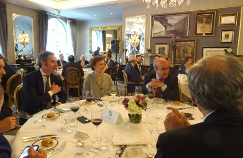 Fernando de Castro (Ministerio de Asuntos Exteriores), Cecilia Yuste (B. Santander) y Mariano Jabonero (OEI)