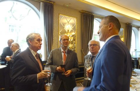 Ramón Jáuregui conversa con el Embajador de México, Quirino Ordaz , José Manuel González-Páramo y Almerino Furlan