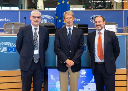 Pablo Ginspun (Embajador Argentina ante UE), José Ignacio Salafranca (Fundación Euroamérica) e Ignacio Corlazzoli (CAF)