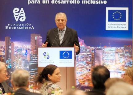 Óscar Maúrtua, Embajador del Perú en España