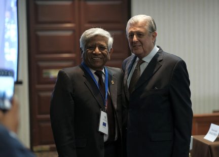 El Alcalde de Lima Miguel Romero Sotelo y el Embajador del Perú en España Óscar Maúrtua