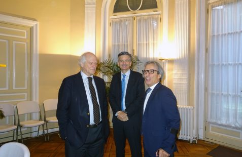 Carlos Malamud (Real Instituto Elcano), John Rutherford (BBVA) y el Embjador de Colombia en España Eduardo Ávila