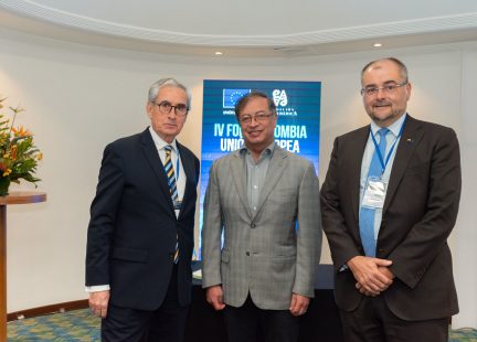 Ramón Jáuregui, Presidente de la Fundación Euroamérica; Gustavo Petro, Presidente de la República de Colombia y Gilles Bertrand, Embajador, jefe de la Delegación de la Unión Europea en Colombia