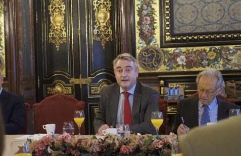 Desayuno coloquio Thouraya Triki (2)