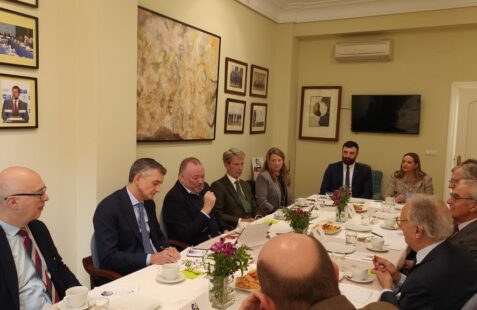 asistentes Desayuno coloquio con Brian Glynn, Embajador de Irlanda en España