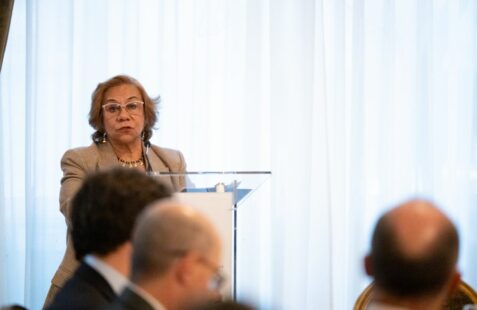 Almuerzo coloquio con la Ministra de Exteriores de Colombia (12)