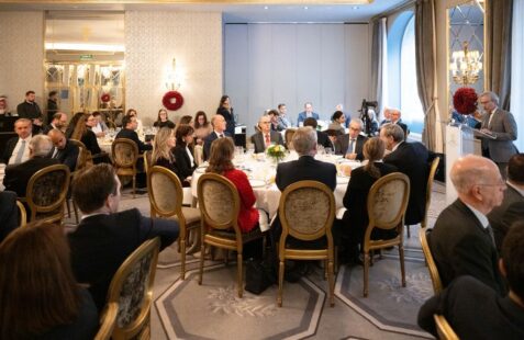 Almuerzo coloquio con la Ministra de Exteriores de Colombia (9)