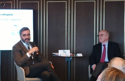 Desayuno coloquio con Joaquín Almunia y Pablo García Berdoy (13)