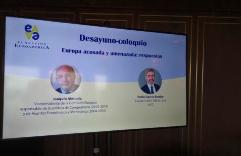 Desayuno coloquio con Joaquín Almunia y Pablo García Berdoy (14)