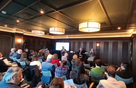 Desayuno coloquio con Joaquín Almunia y Pablo García Berdoy (6)