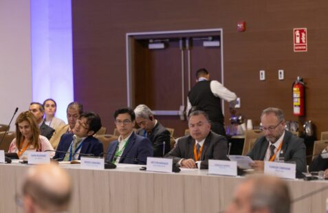 Mesa América Latina y el Caribe ante la nueva Geopolítica Mundial: retos y soluciones