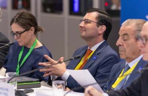 Mesa América Latina y el Caribe ante la nueva Geopolítica Mundial: retos y soluciones