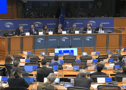 sala durante la celebración del VI Seminario de Alto nivel en Bruselas