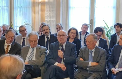 Joaquín Almunia, Vicepresidente de la Comisión Europea. Comisario de Competencia (2010-2014) Comisario de Asuntos Económicos y Monetarios (2004-2010)