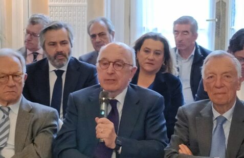 Ángel Durández, Vicepresidente Ejecutivo de la Fundación Euroamérica, Joaquín Almunia, Vicepresidente de la Comisión Europea. Comisario de Competencia (2010-2014) Comisario de Asuntos Económicos y Monetarios (2004-2010), Emilio Cassinello, Vicepresidente de la Fundación Euroamérica