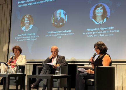 Moderadora Margarida Figueiredo, Secretaria General de la Casa de América Latina em Lisboa