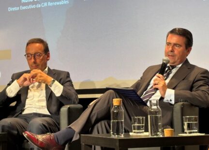 Nuno Costa, CEO de QUADRANTE; Rafael Hoyuela, Ejecutivo Principal de CAF, Banco de Desarrollo de América Latina y el Caribe